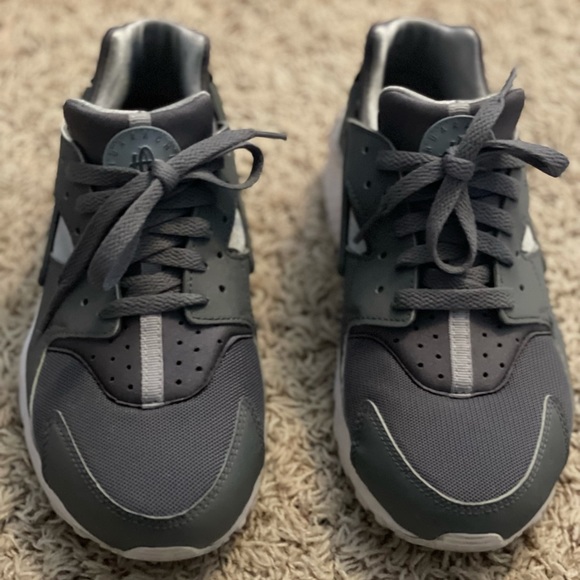 Nike Huarache size 7 youth - Picture 2 of 5
